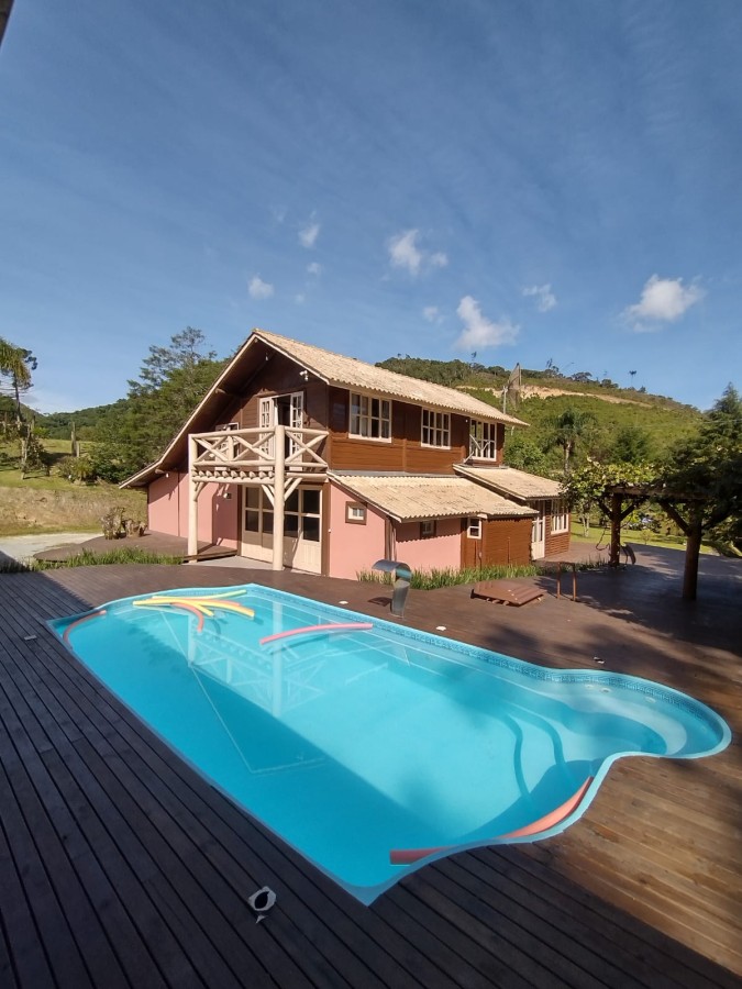Casa à venda com 4 quartos, 2m² - Foto 1
