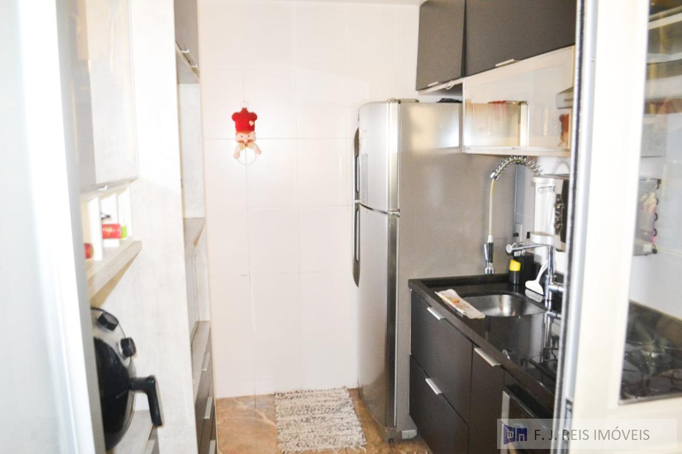 Apartamento à venda com 3 quartos, 76m² - Foto 8