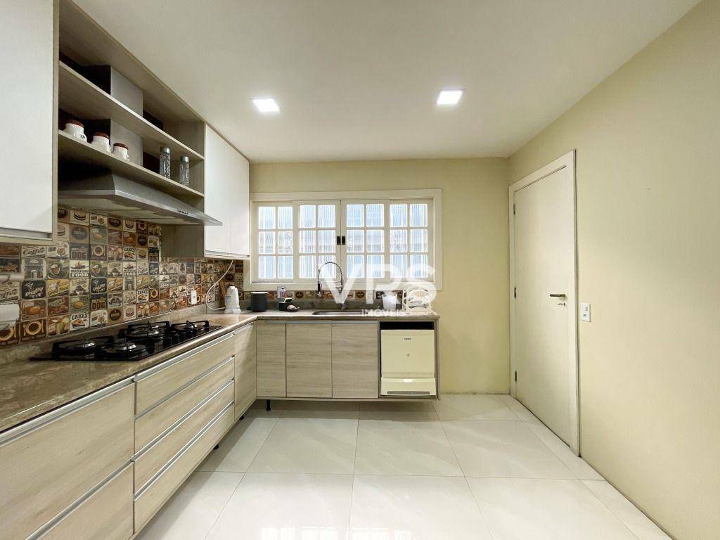 Casa à venda com 5 quartos, 220m² - Foto 33