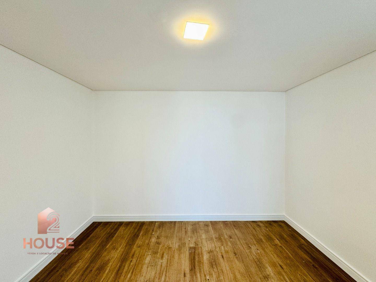 Casa de Condomínio à venda com 3 quartos, 300m² - Foto 2