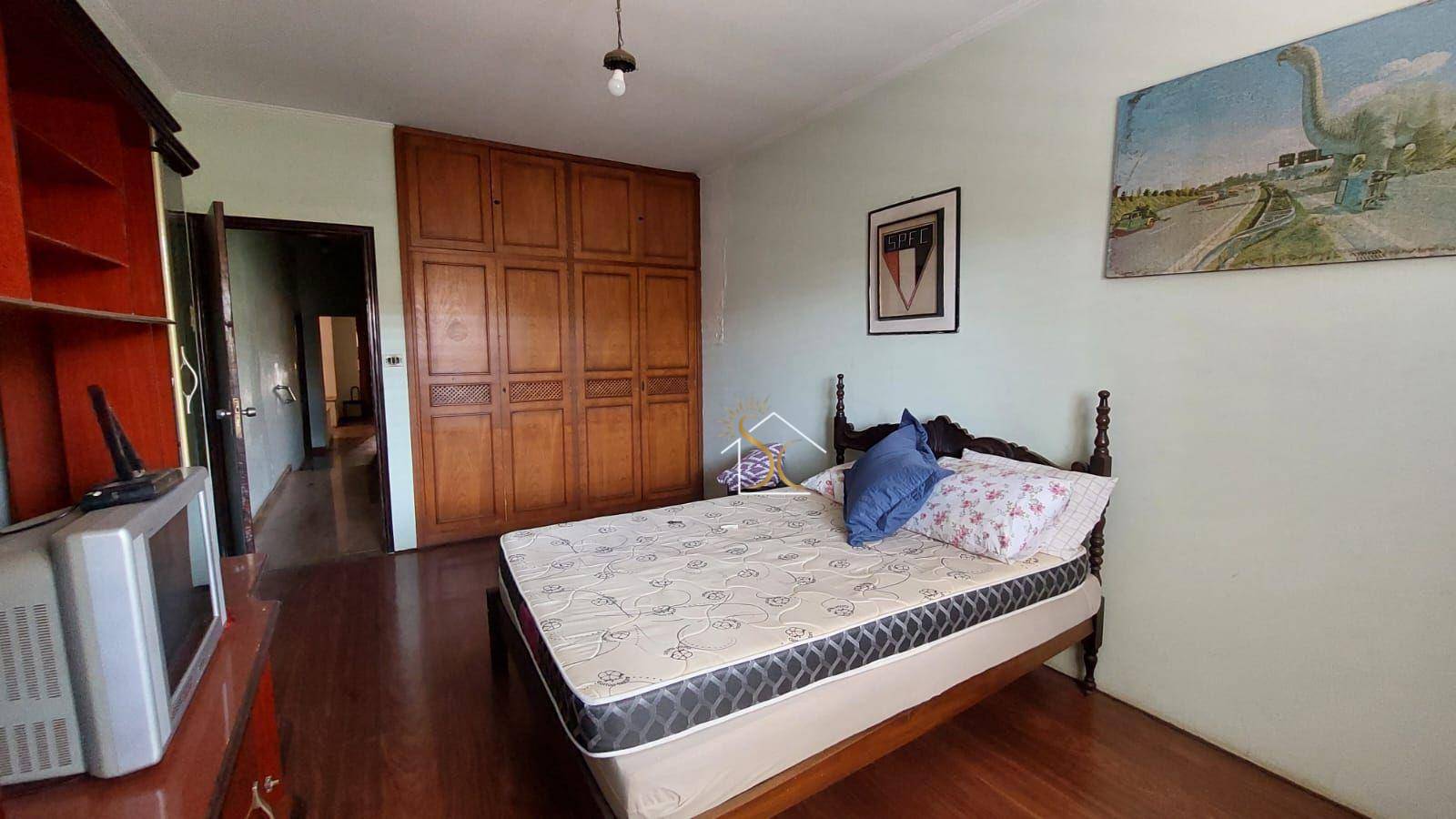 Casa à venda e aluguel com 3 quartos, 247m² - Foto 9