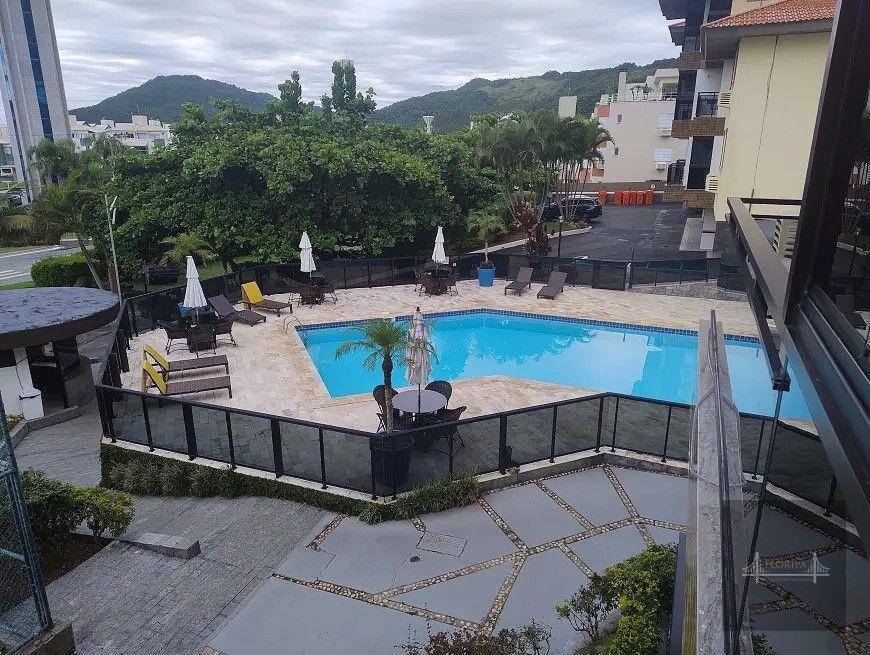 Apartamento à venda com 2 quartos, 75m² - Foto 17