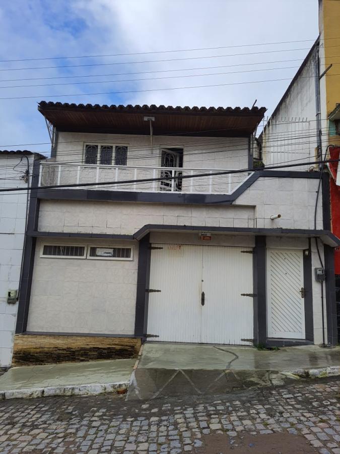 Casa para alugar com 3 quartos, 240m² - Foto 1