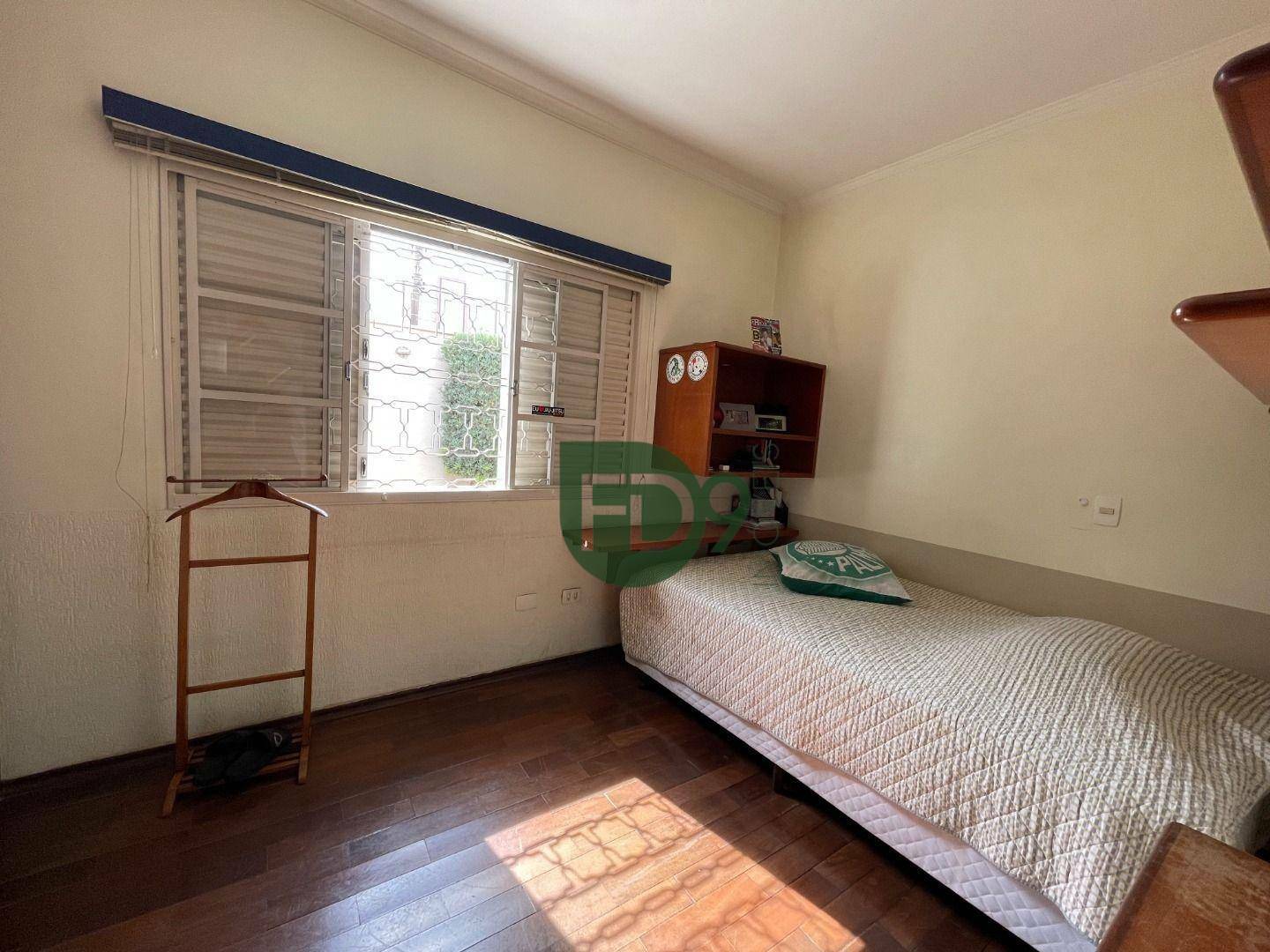 Casa à venda com 3 quartos, 210m² - Foto 14