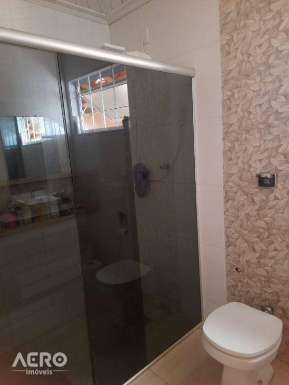 Casa à venda com 3 quartos, 173m² - Foto 8