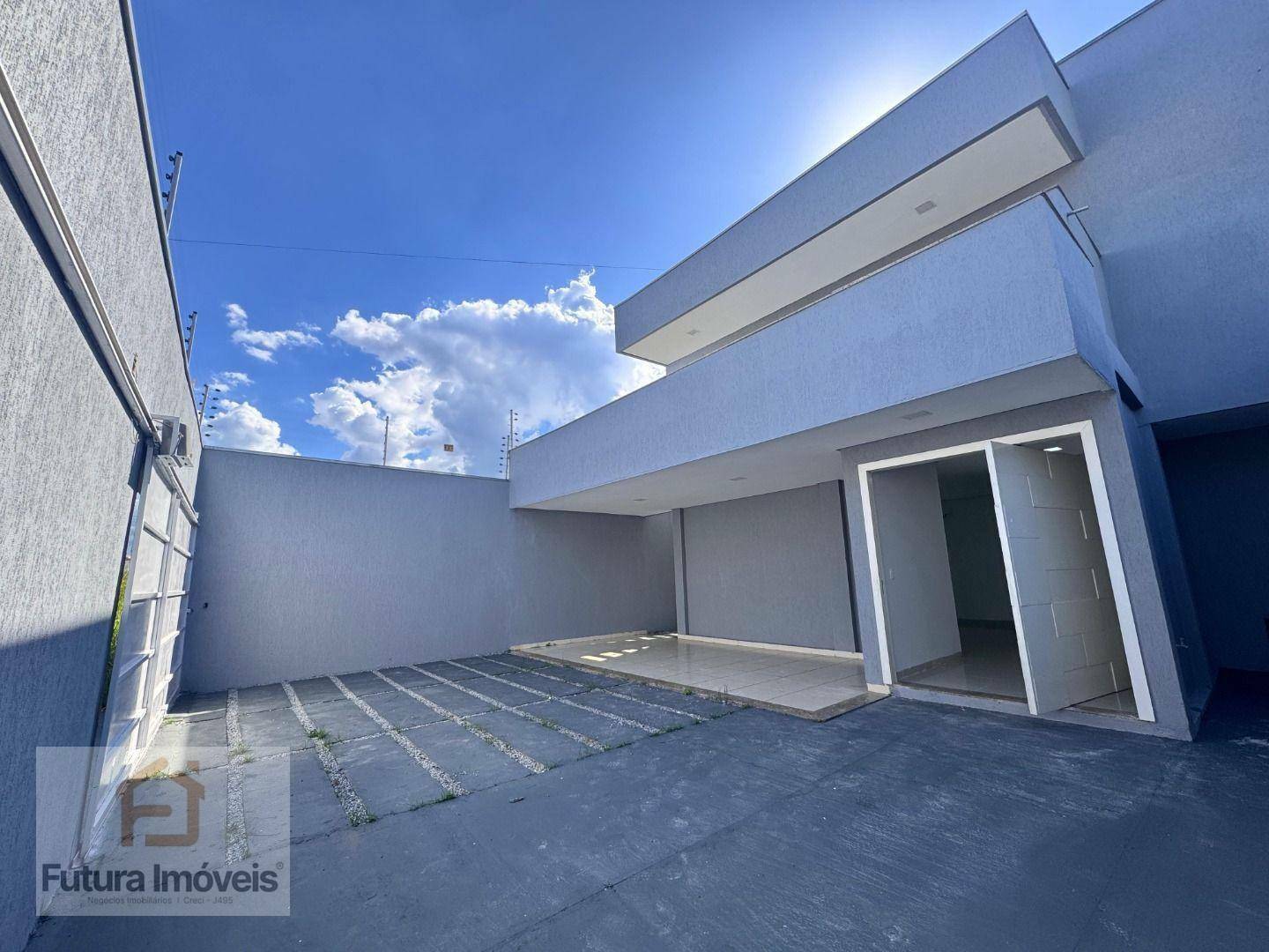 Casa à venda com 3 quartos, 332m² - Foto 2