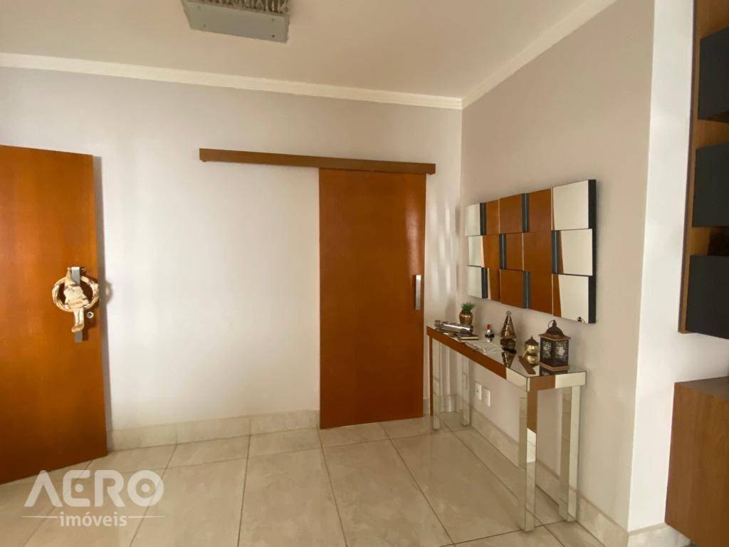 Casa à venda com 3 quartos, 258m² - Foto 14