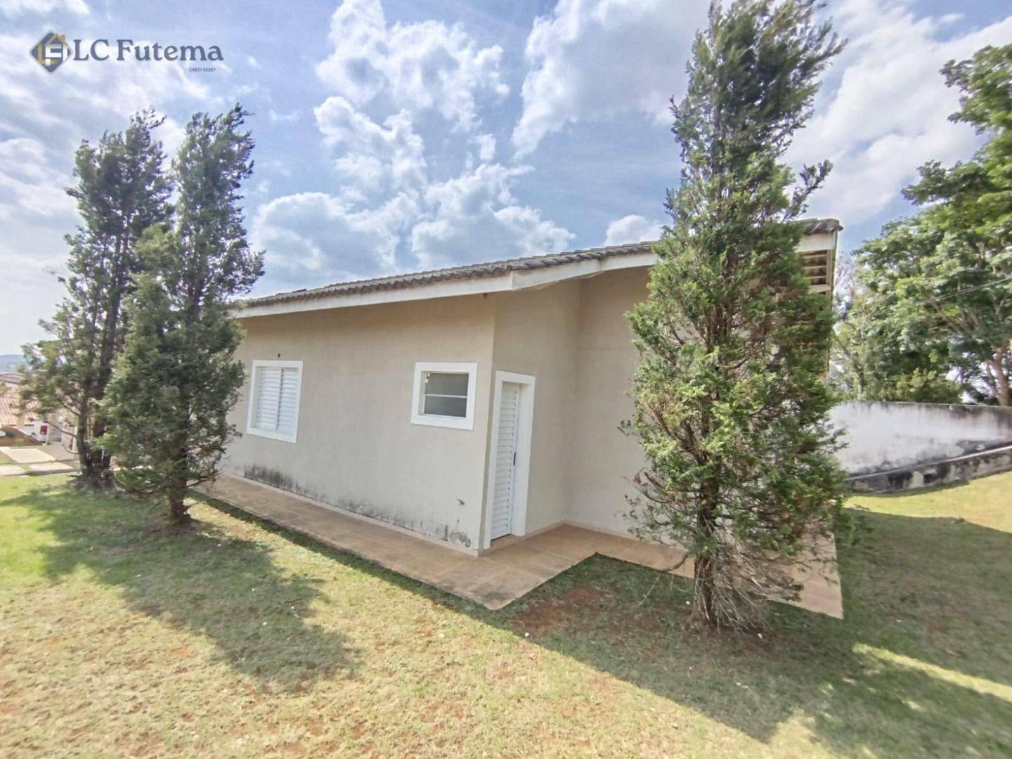 Casa de Condomínio para alugar com 3 quartos, 300m² - Foto 2