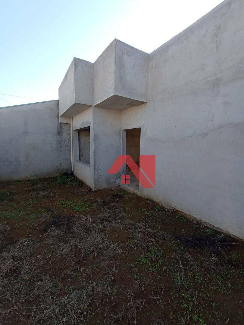 Casa à venda com 3 quartos, 100m² - Foto 1