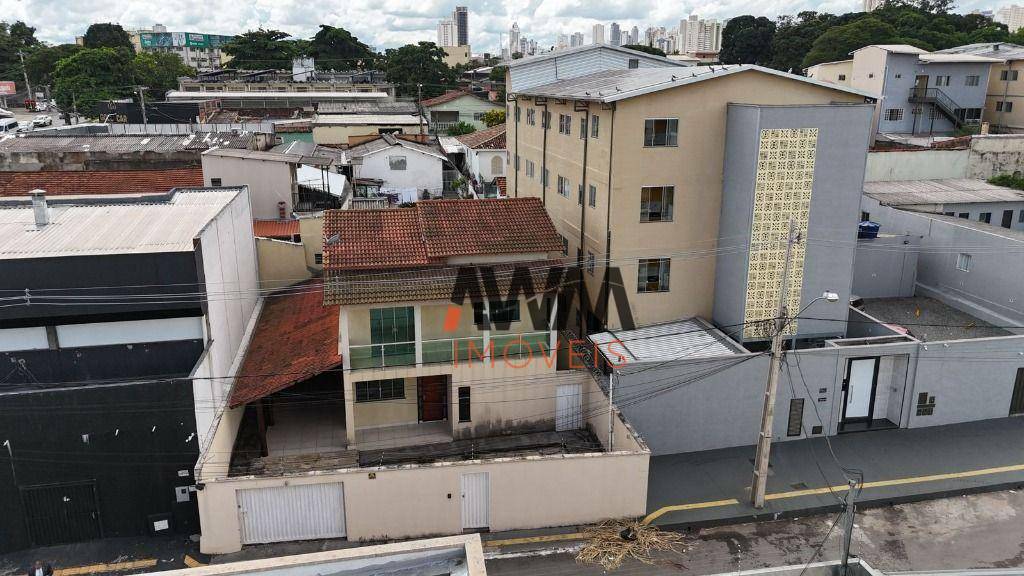 Sobrado à venda com 4 quartos, 272m² - Foto 2