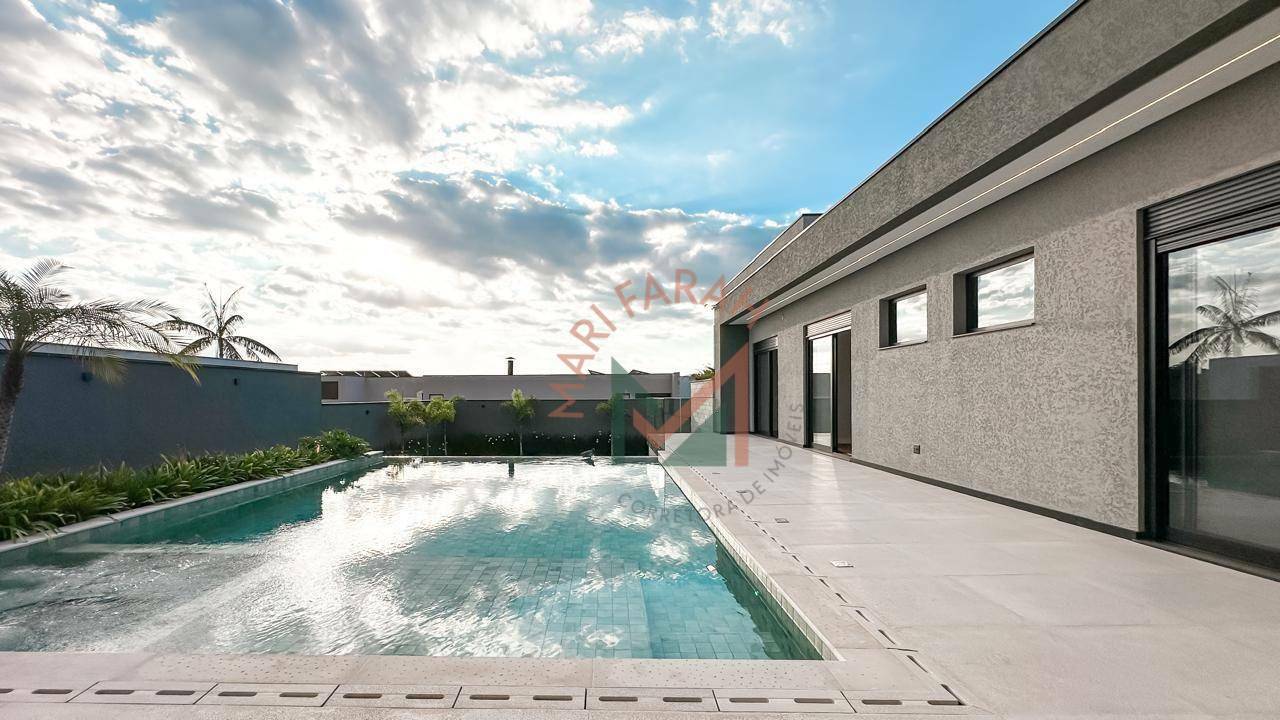 Casa de Condomínio à venda com 4 quartos, 566m² - Foto 2