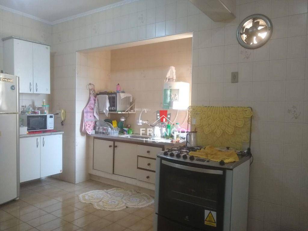 Casa à venda e aluguel com 3 quartos, 127m² - Foto 2