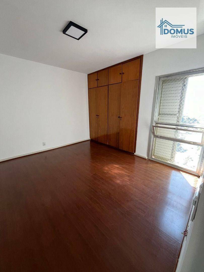 Apartamento para alugar com 4 quartos, 230m² - Foto 11