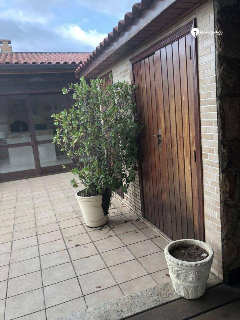 Casa à venda com 3 quartos, 210m² - Foto 23