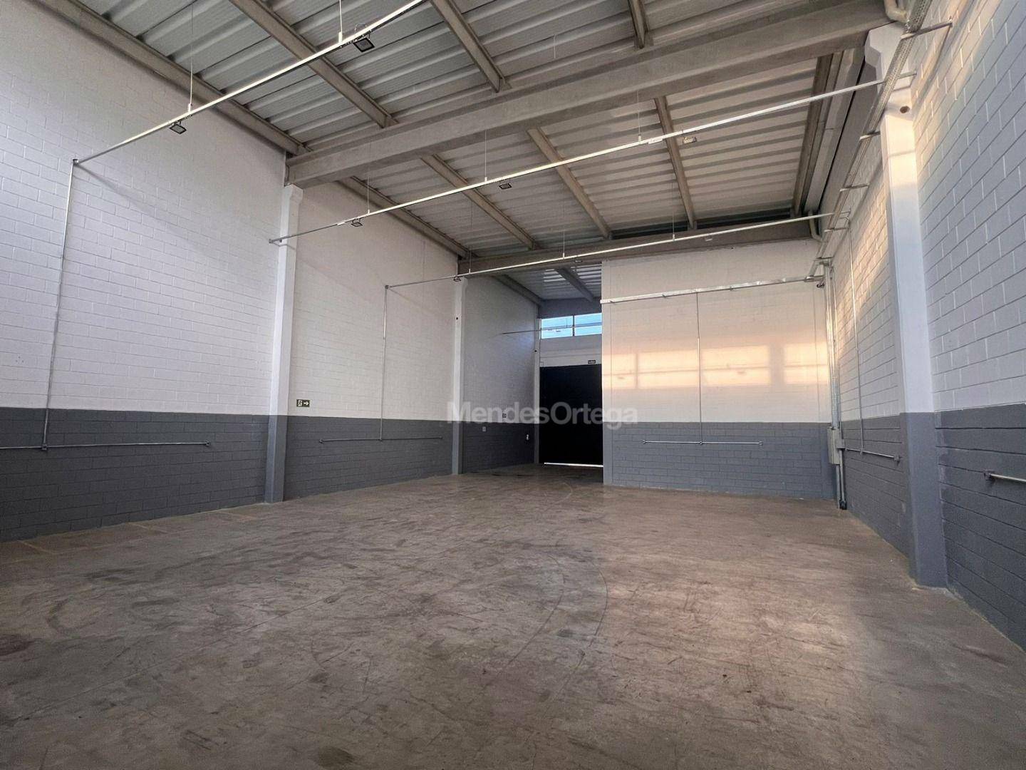 Depósito-Galpão-Armazém para alugar, 330m² - Foto 5