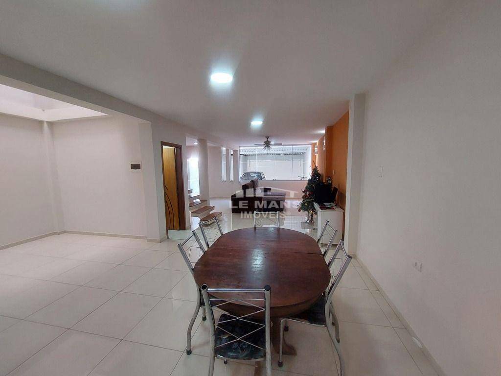 Casa à venda com 5 quartos, 240m² - Foto 6