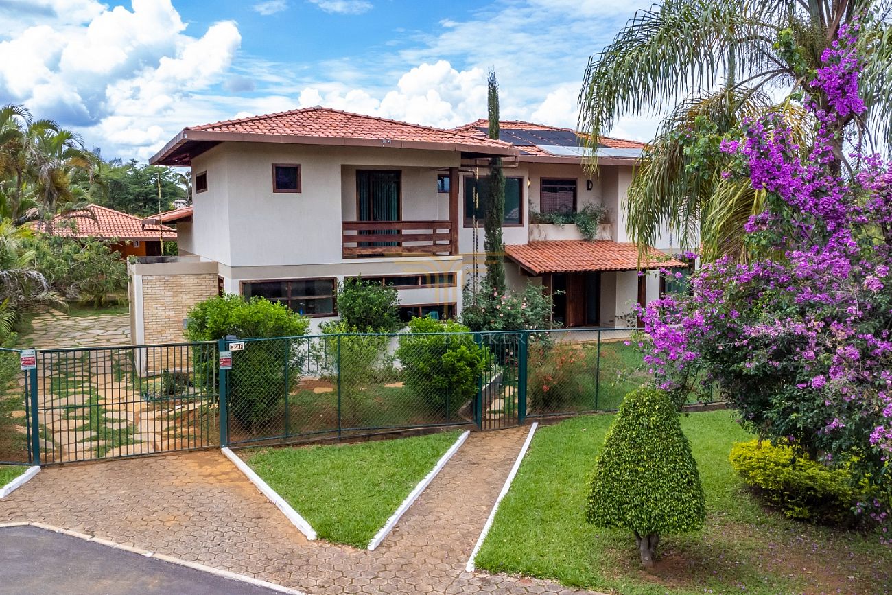 Casa de Condomínio à venda com 4 quartos, 450m² - Foto 1