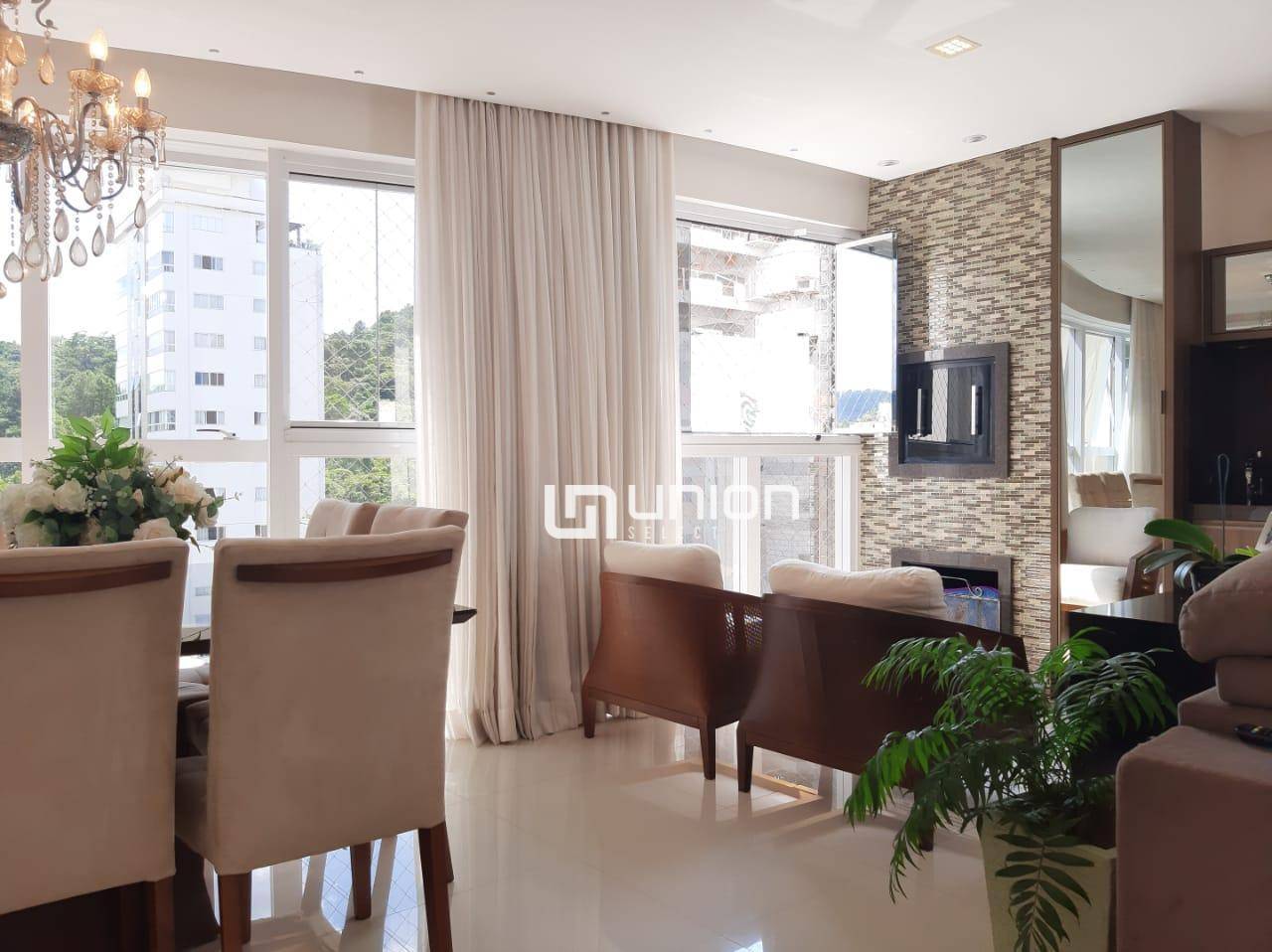 Apartamento à venda com 3 quartos, 111m² - Foto 4