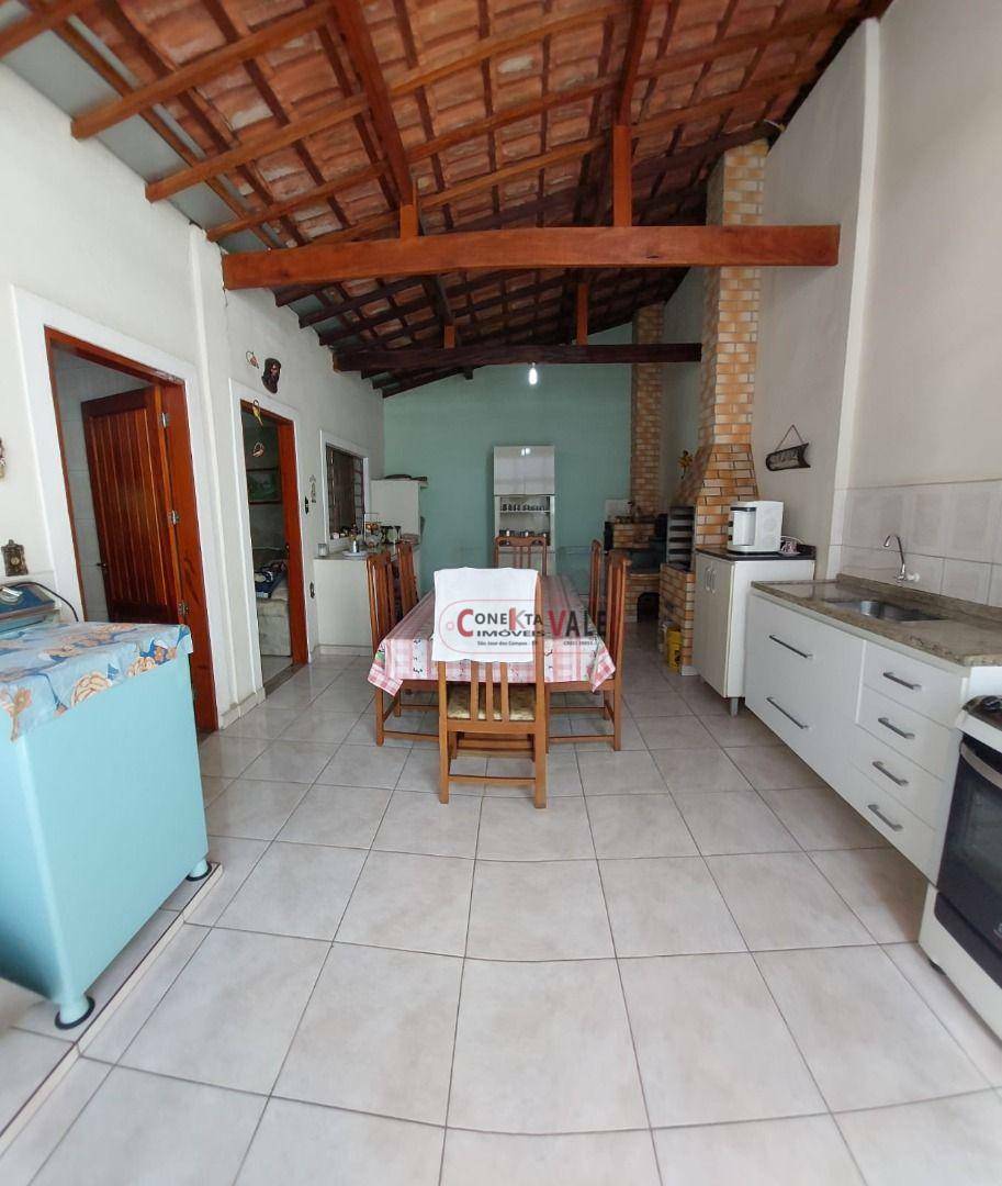 Casa à venda com 4 quartos, 210m² - Foto 3