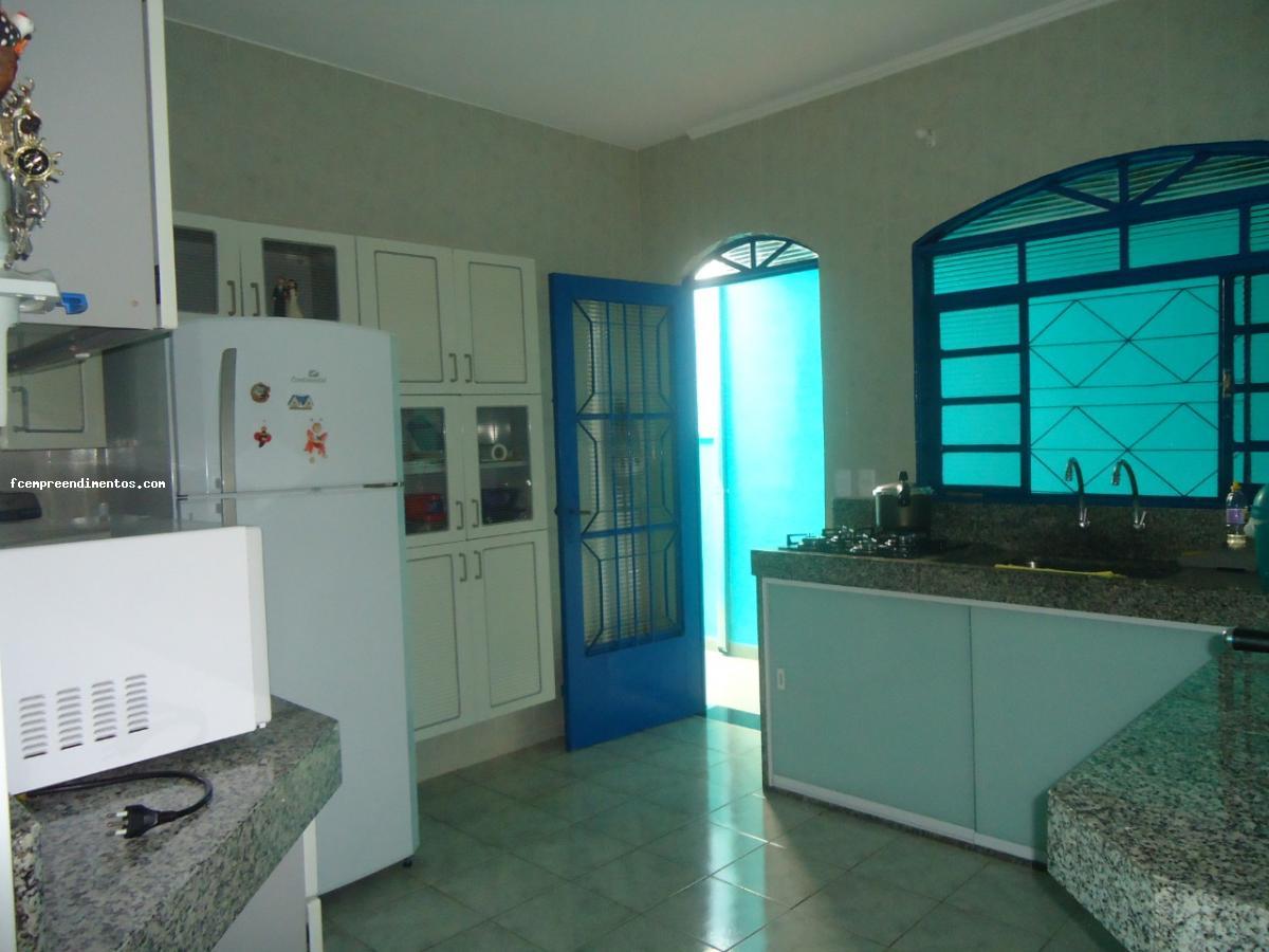 Casa à venda com 4 quartos, 280m² - Foto 16