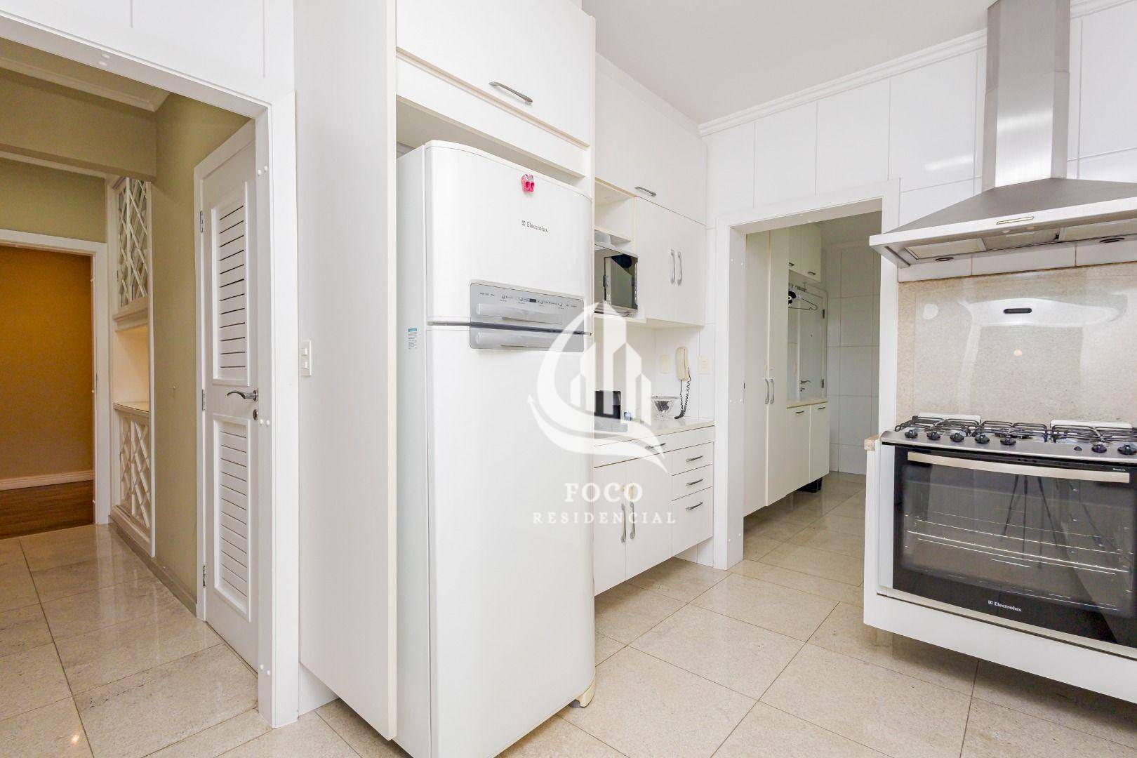 Apartamento à venda com 3 quartos, 240m² - Foto 19