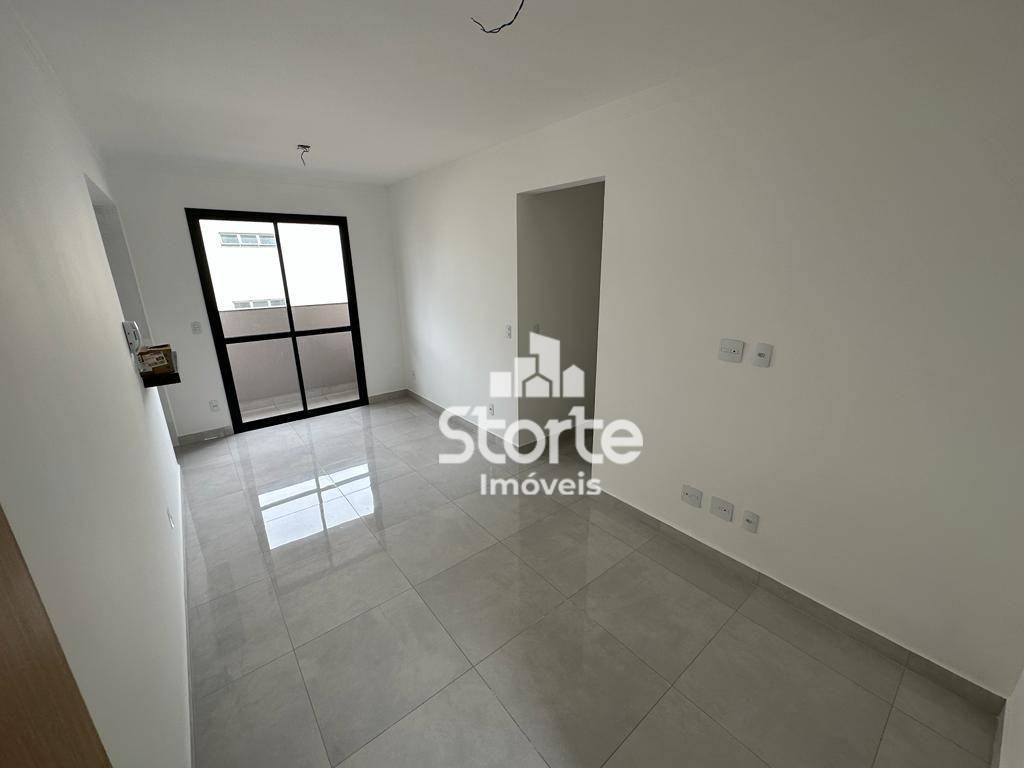 Apartamento à venda com 2 quartos, 65m² - Foto 2