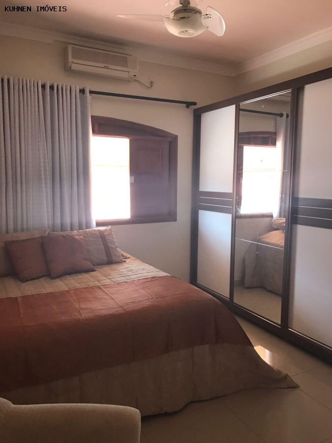 Casa à venda com 3 quartos, 304m² - Foto 6