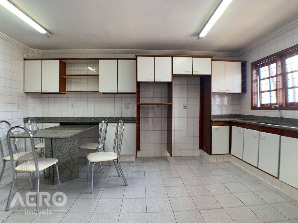 Casa à venda com 3 quartos, 255m² - Foto 10