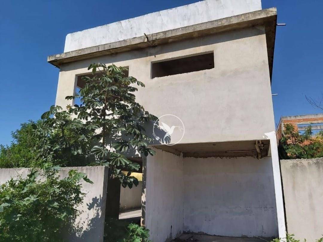 Casa à venda com 4 quartos, 200m² - Foto 2