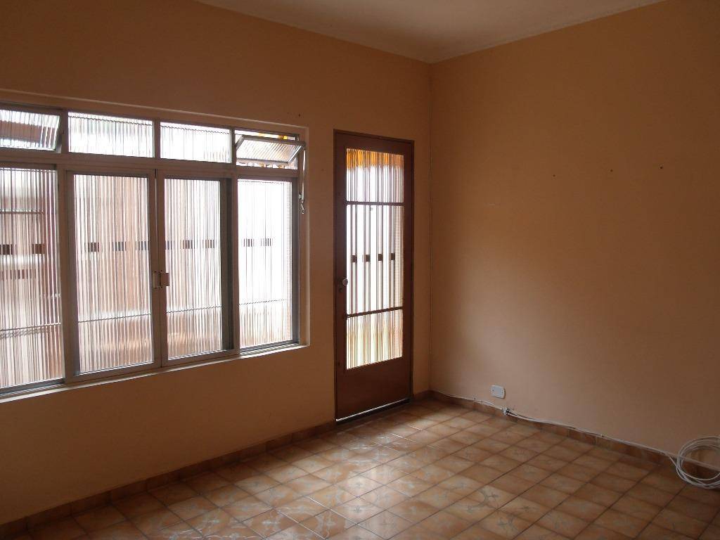 Casa para alugar com 2 quartos, 30m² - Foto 1