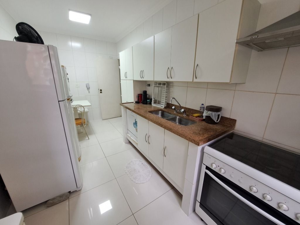 Apartamento à venda com 3 quartos, 145m² - Foto 17