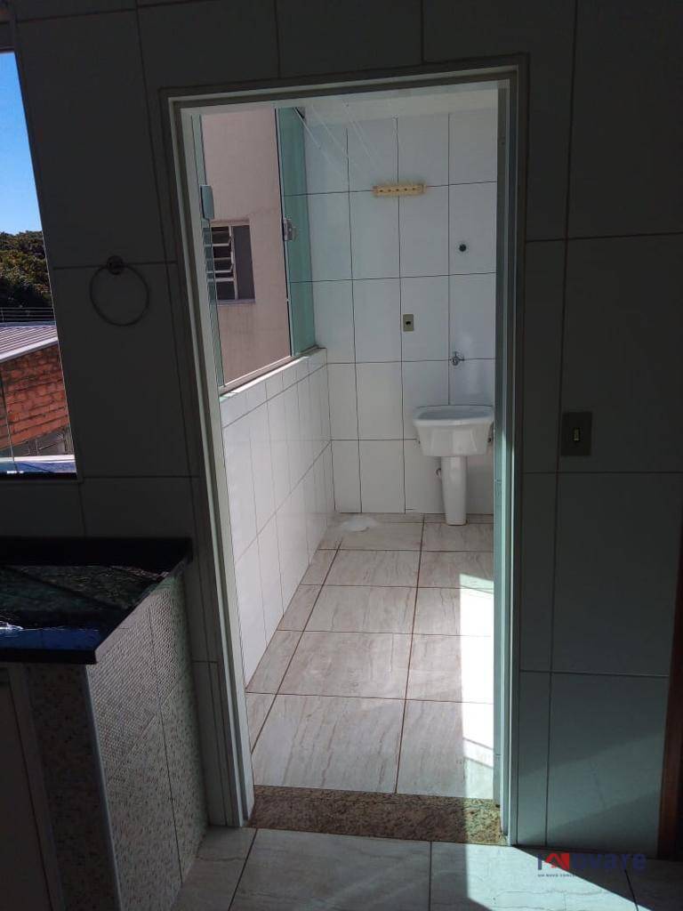 Apartamento à venda com 2 quartos, 64m² - Foto 2