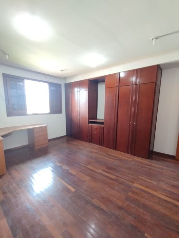 Casa para alugar com 5 quartos, 360m² - Foto 10