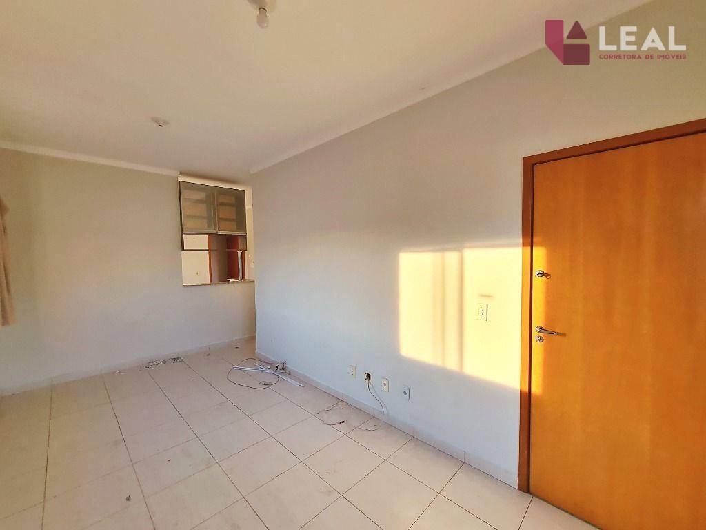 Apartamento à venda com 2 quartos, 72m² - Foto 2