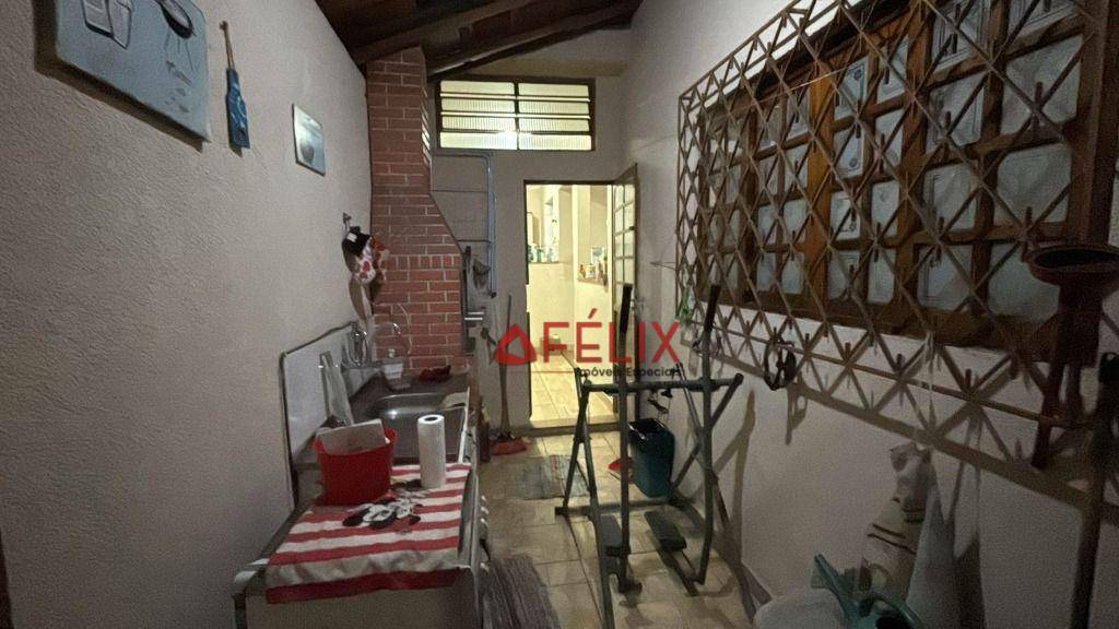 Casa à venda com 3 quartos, 180m² - Foto 4