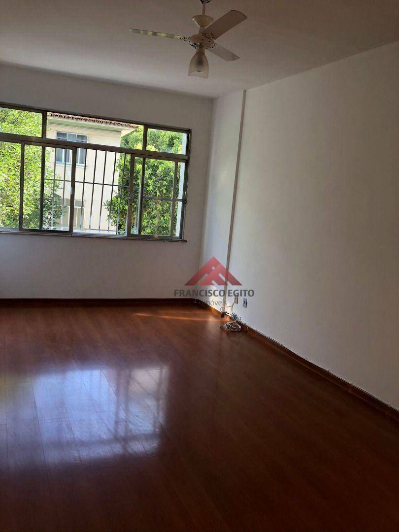 Apartamento à venda com 3 quartos, 140m² - Foto 2