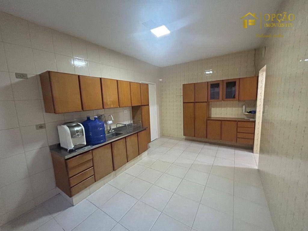 Casa à venda com 3 quartos, 220m² - Foto 11