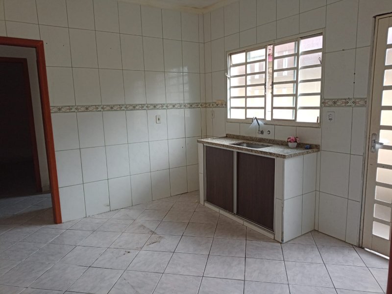 Casa à venda com 2 quartos, 60m² - Foto 3