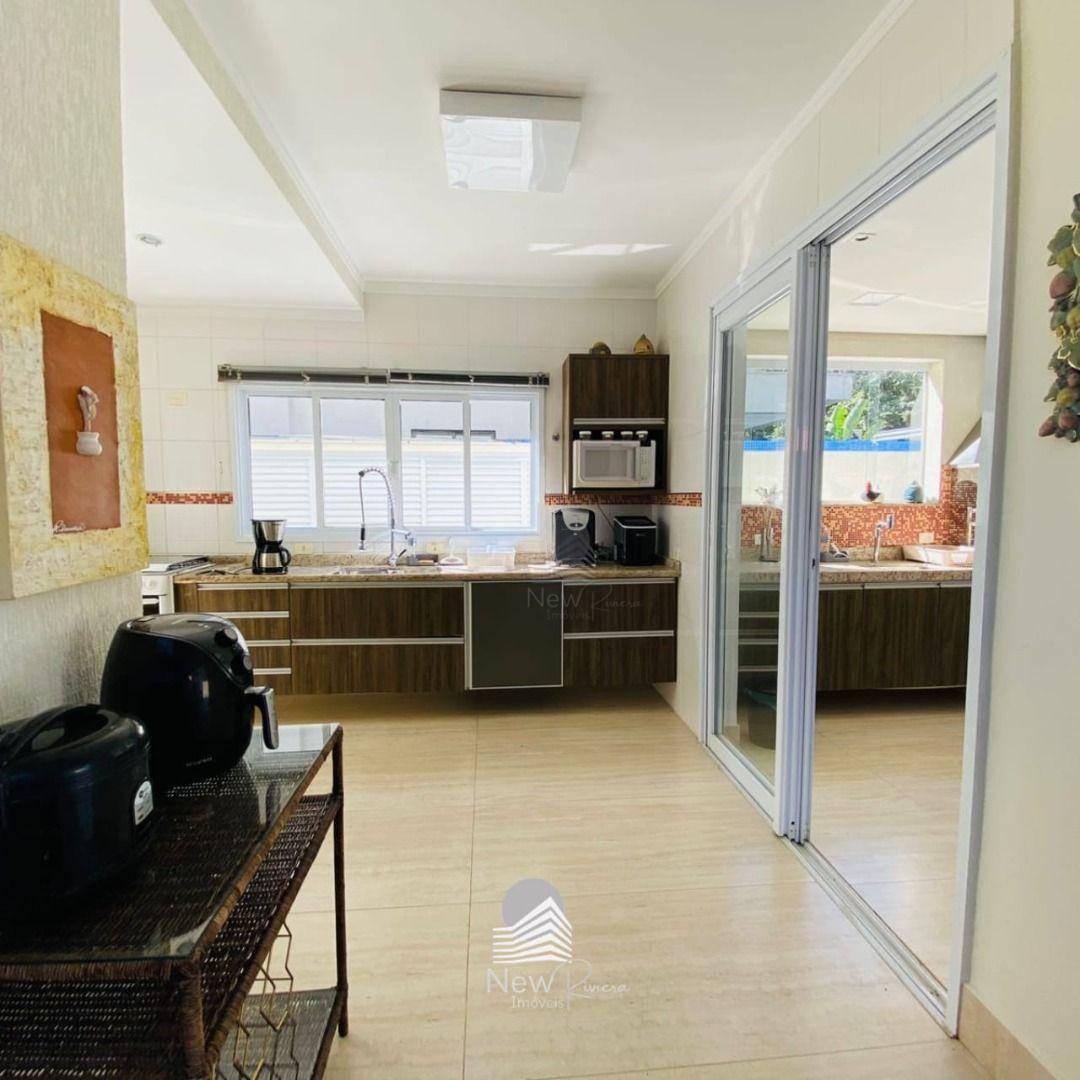 Casa de Condomínio para alugar com 5 quartos, 340m² - Foto 3