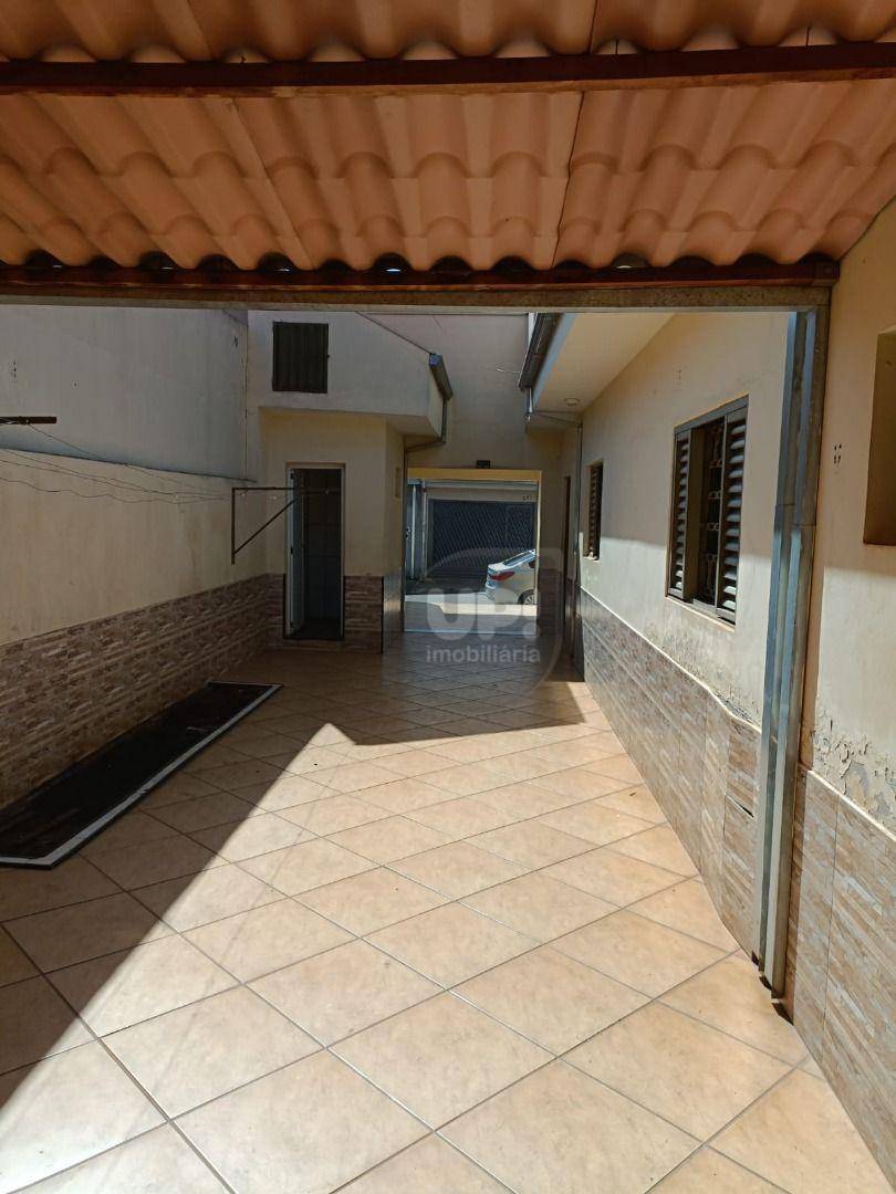 Casa à venda com 2 quartos, 175m² - Foto 1