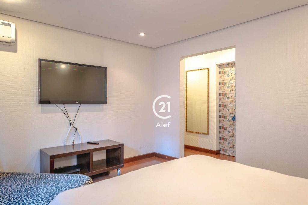 Apartamento para alugar com 3 quartos, 245m² - Foto 18