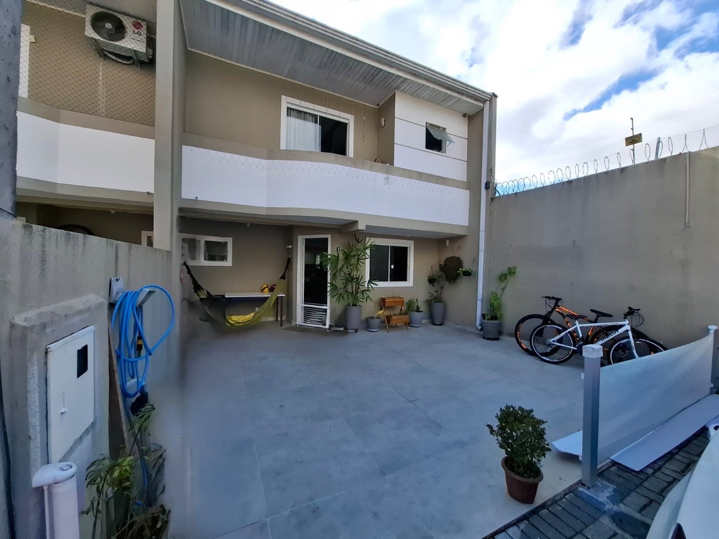 Sobrado à venda com 3 quartos, 136m² - Foto 1