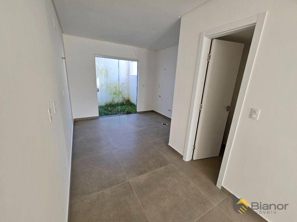 Casa à venda com 2 quartos, 80m² - Foto 4