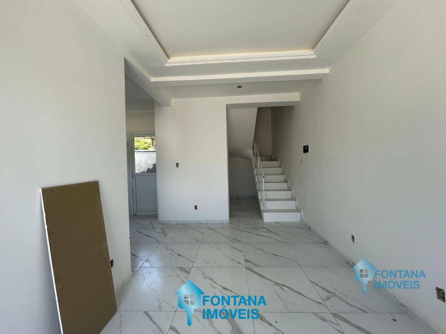 Casa à venda com 2 quartos, 57m² - Foto 2