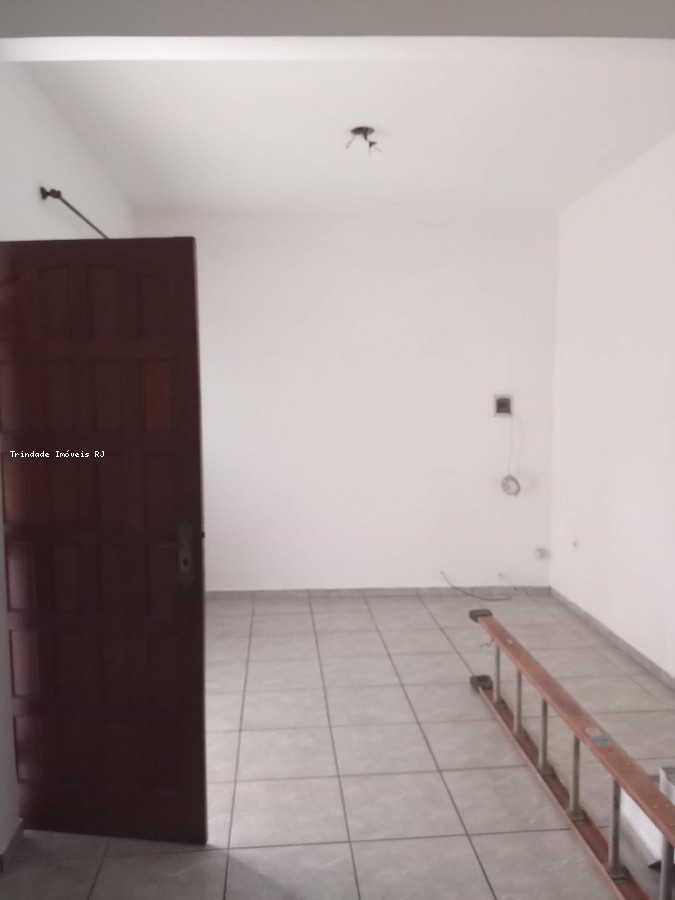 Casa para alugar com 2 quartos, 100m² - Foto 2