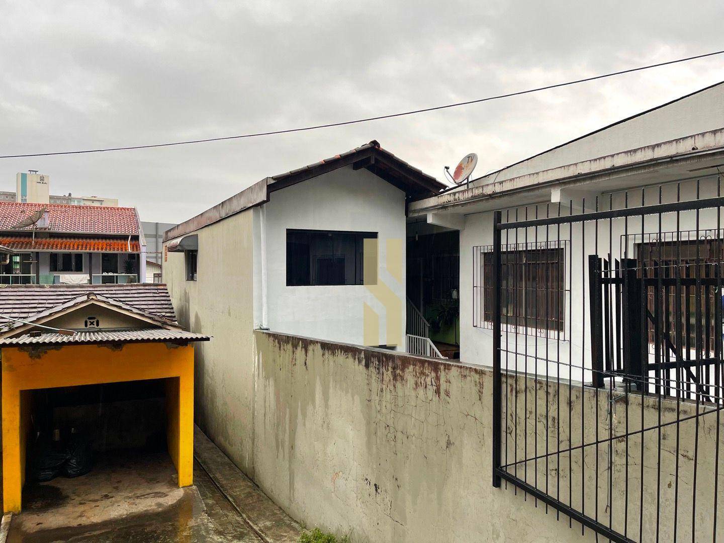 Casa à venda com 4 quartos, 400m² - Foto 2