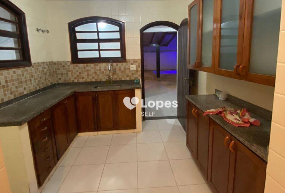 Casa à venda com 5 quartos, 272m² - Foto 4