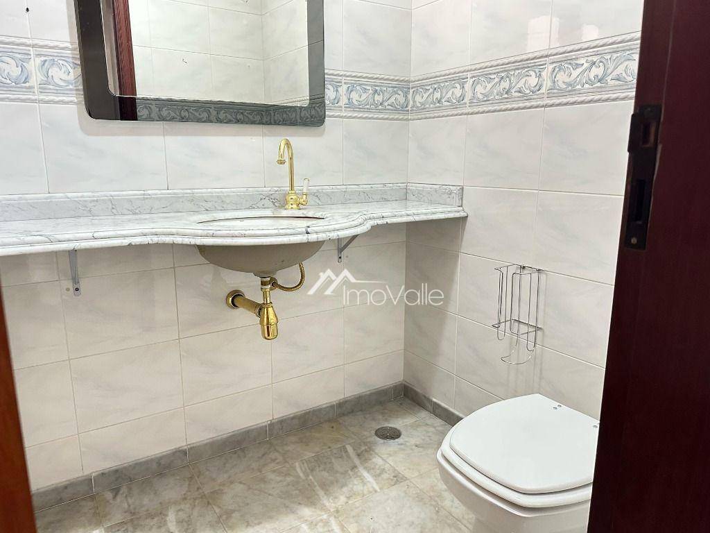 Casa de Condomínio para alugar com 4 quartos, 380m² - Foto 4