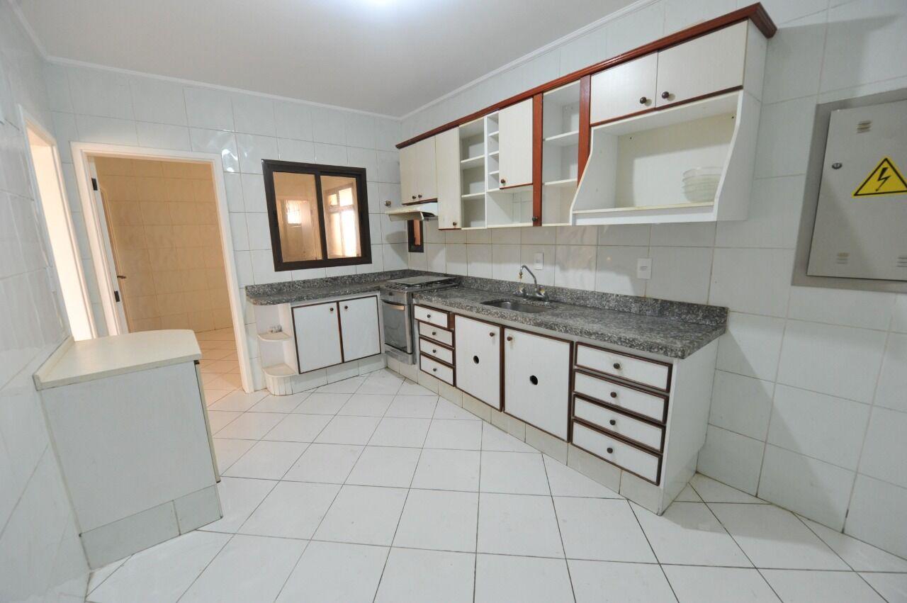 Apartamento à venda com 3 quartos, 150m² - Foto 8