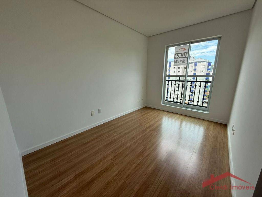 Apartamento para alugar com 2 quartos, 67m² - Foto 12